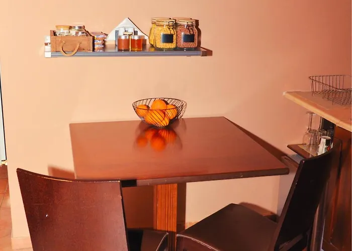 Πανσιόν Seasons πέτρινες παραδοσιακές 4*